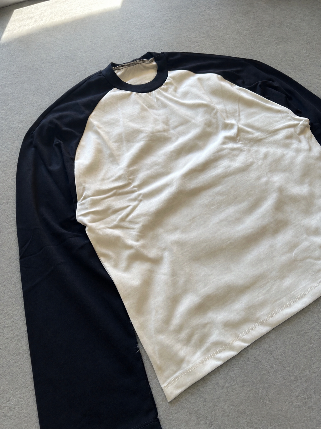 Longsleeve raglan bianco e blu