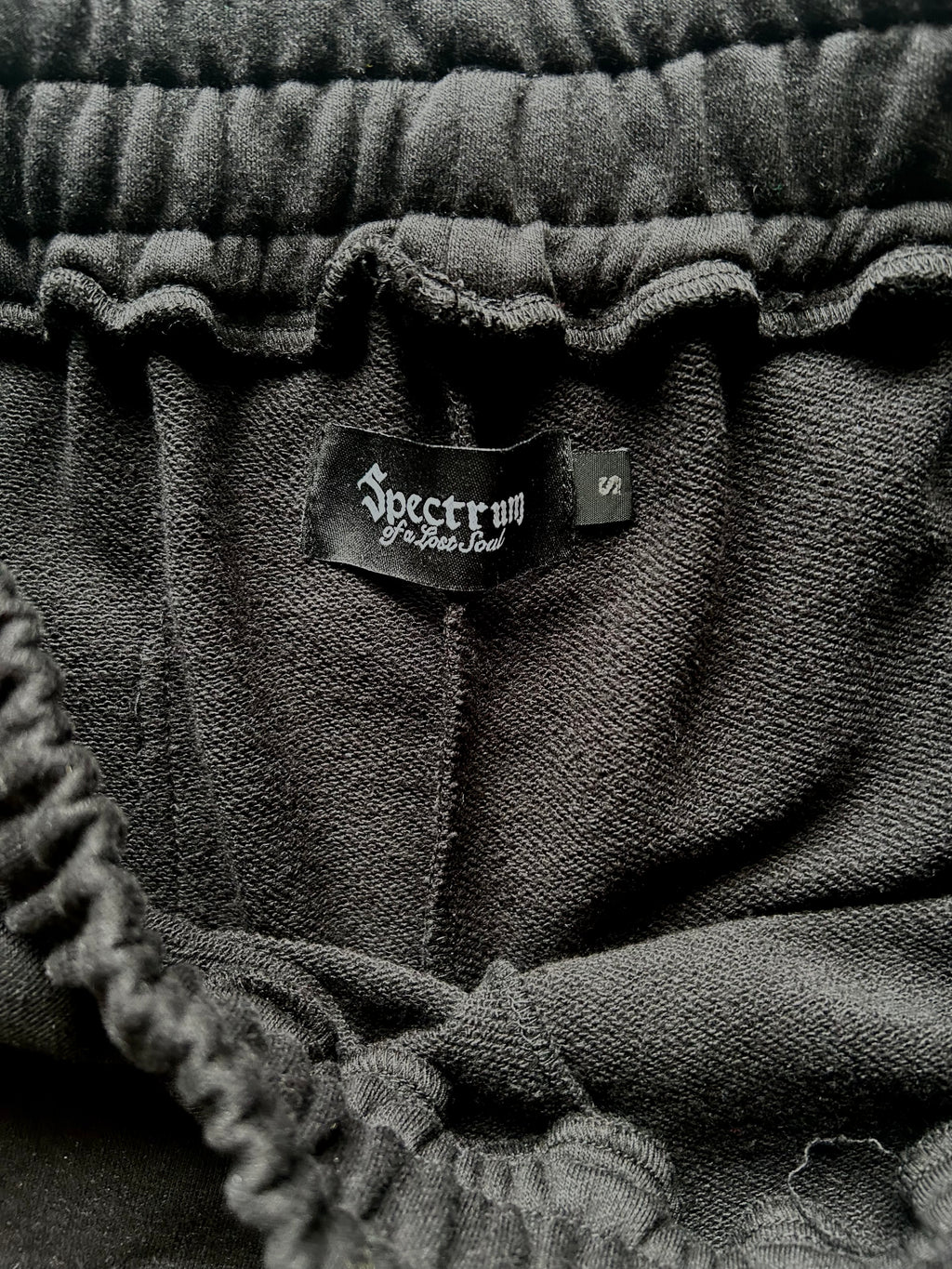 Short fit wide black