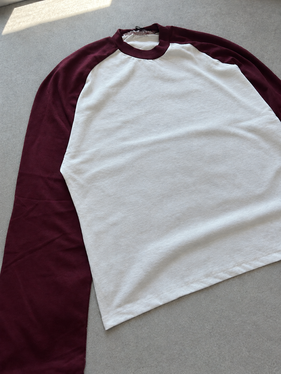 Longsleeve Raglan Bianca e Bordeaux