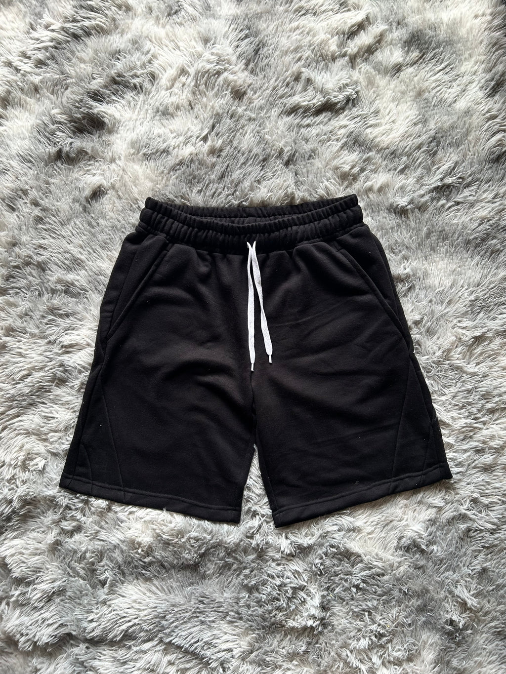 Short fit wide black