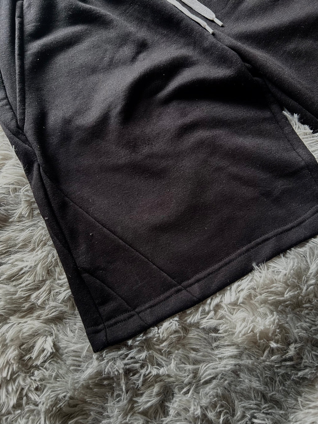 Short fit wide black