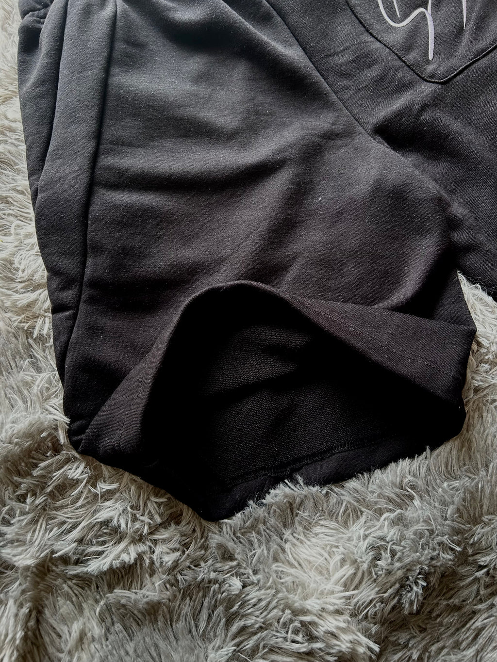 Short fit wide black
