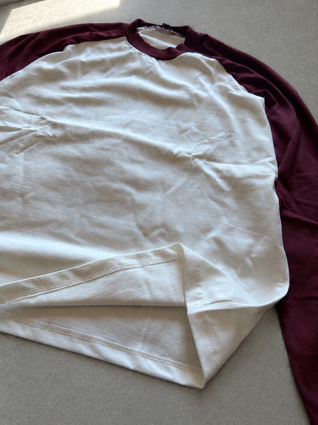 Longsleeve Raglan Bianca e Bordeaux